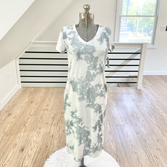 Sonoma Dresses & Skirts - NWT XSP SP Short sleeve gray blue and white tie-dye V-neck T-shirt midi dress